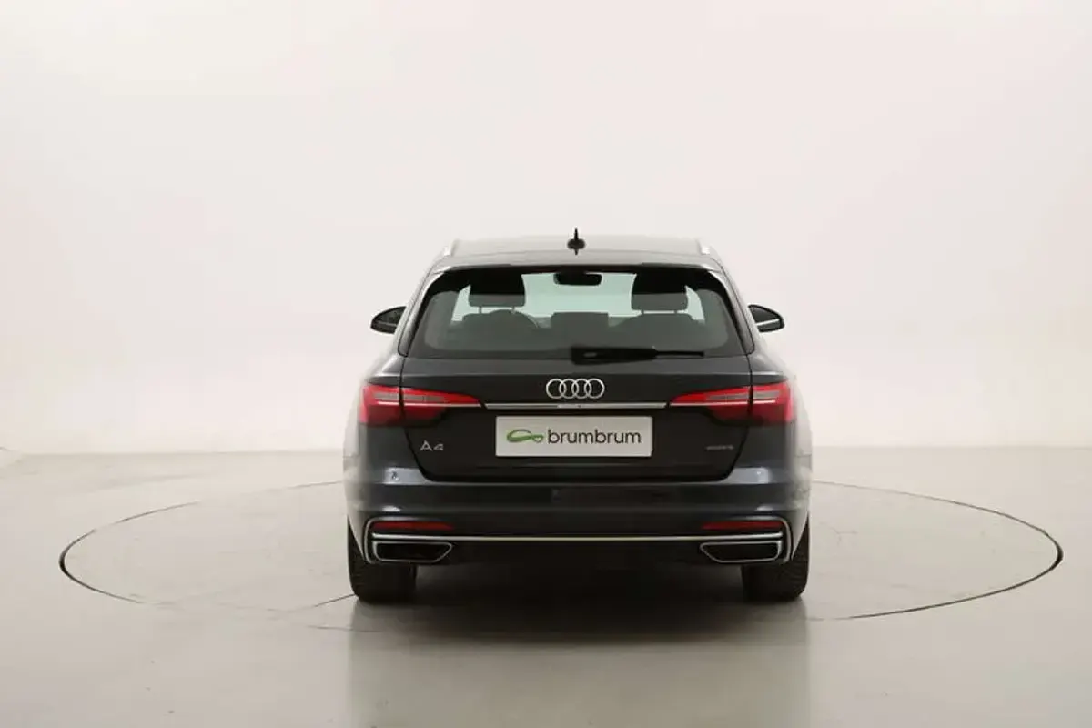 Begagnad Audi A4 Advanced 204 HK (150 kW) 2022 Grå Kombi
