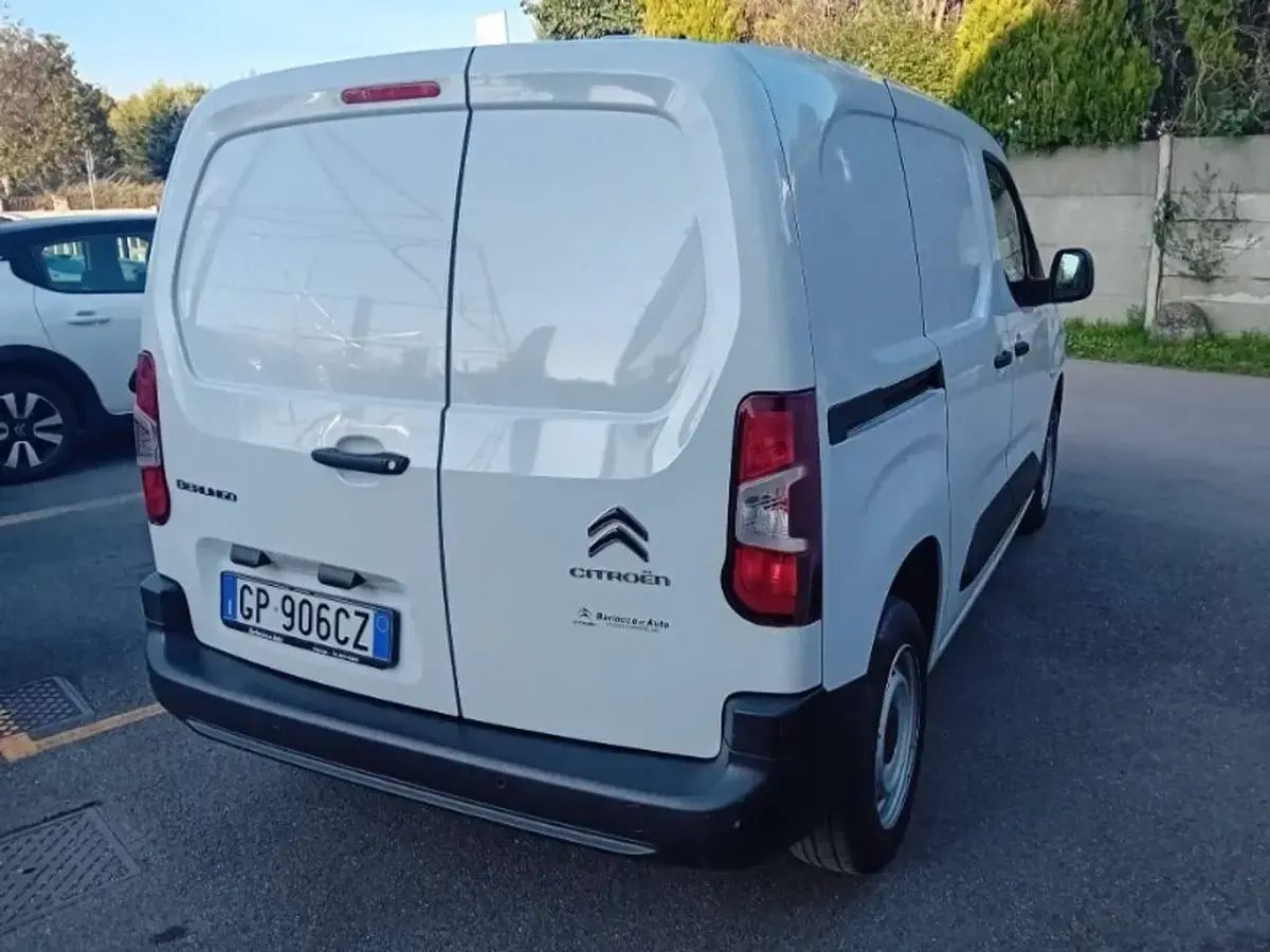 Usata Citroën Berlingo 102 CV (75 kW) 2023 Bianco Monovolume