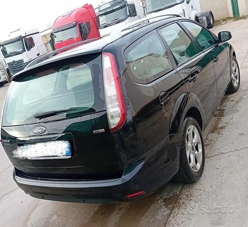 Usata Ford Focus 100 CV (73 kW) 2010 Nero Station wagon