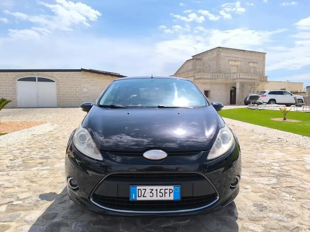 Usata Ford Fiesta Titanium 82 CV (60 kW) 2010 Nero Berlina