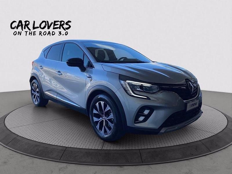 Usata Renault Captur Techno 145 CV (106 kW) 2022 Grigio chiaro SUV