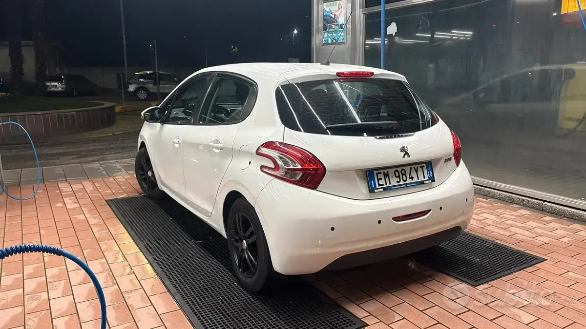 Usata Peugeot 208 Active 82 CV (60 kW) 2012 Utilitaria