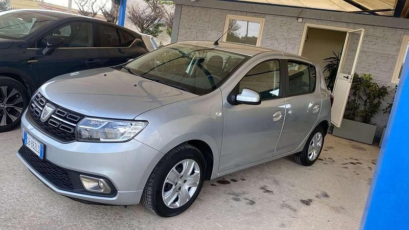 Usata Dacia Sandero Comfort 101 CV (74 kW) 2020 Argento Berlina