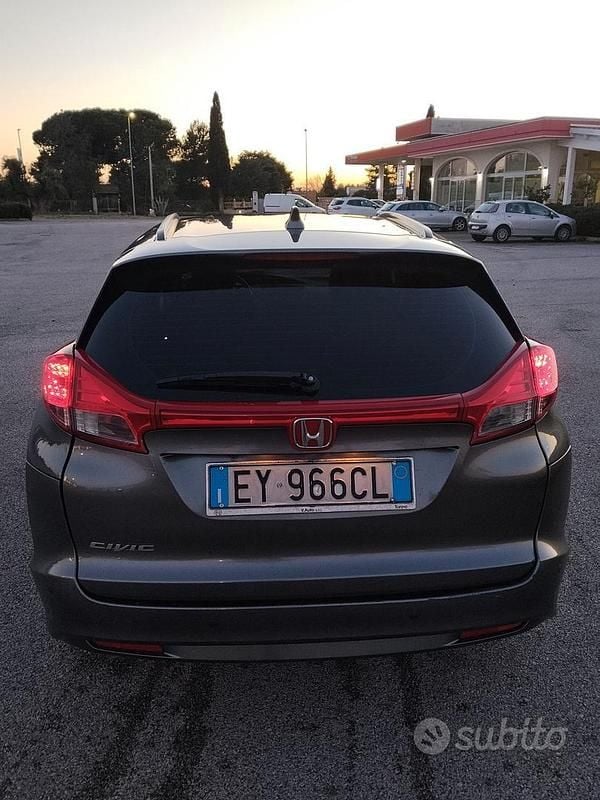 Usata Honda Civic 120 CV (88 kW) 2015 Grigio Station wagon