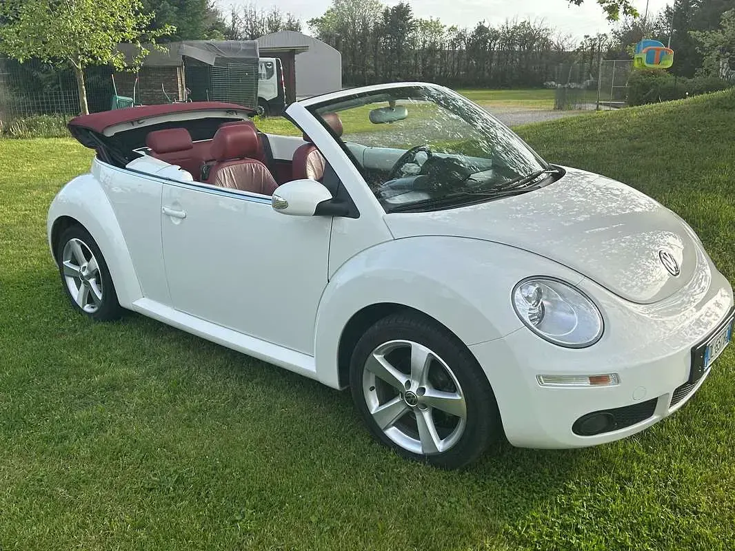 Usata VW New Beetle Edition 102 CV (75 kW) 2008 Bianco Utilitaria