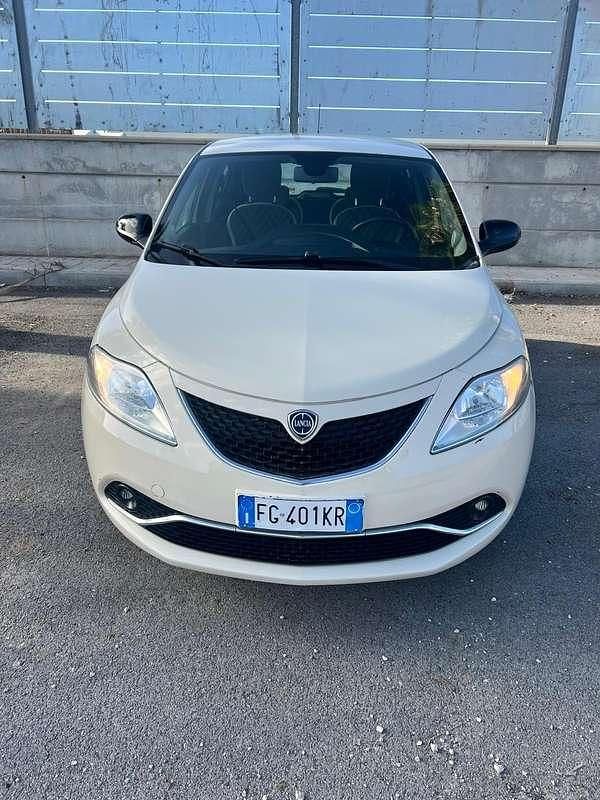 Usata 2017 Lancia Ypsilon S Utilitaria | 6499 € (Super prezzo) - Immagine 1/4