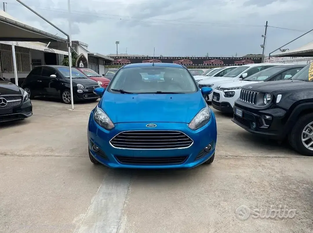 Usata Ford Fiesta 97 CV (71 kW) 2013 Bluazzurro Berlina