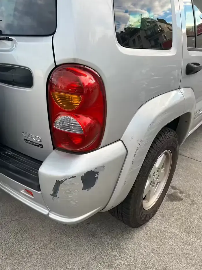 Usado Jeep Cherokee 150 CV (110 kW) 2003 Gris SUV