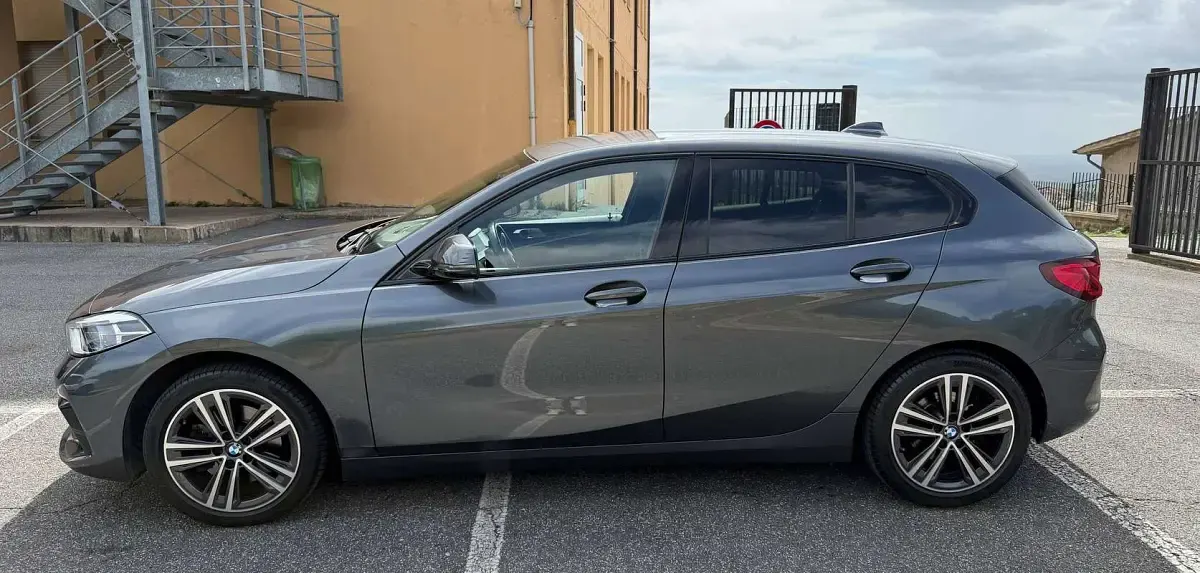 Usata BMW 118 Sport Line 150 CV (110 kW) 2021 Grigio Berlina