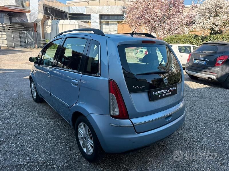 Usata Lancia Musa 2009 Blu Monovolume