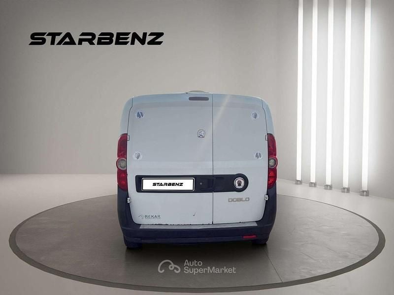 Usata Fiat Doblò 90 CV (66 kW) 2011 Bianco Monovolume