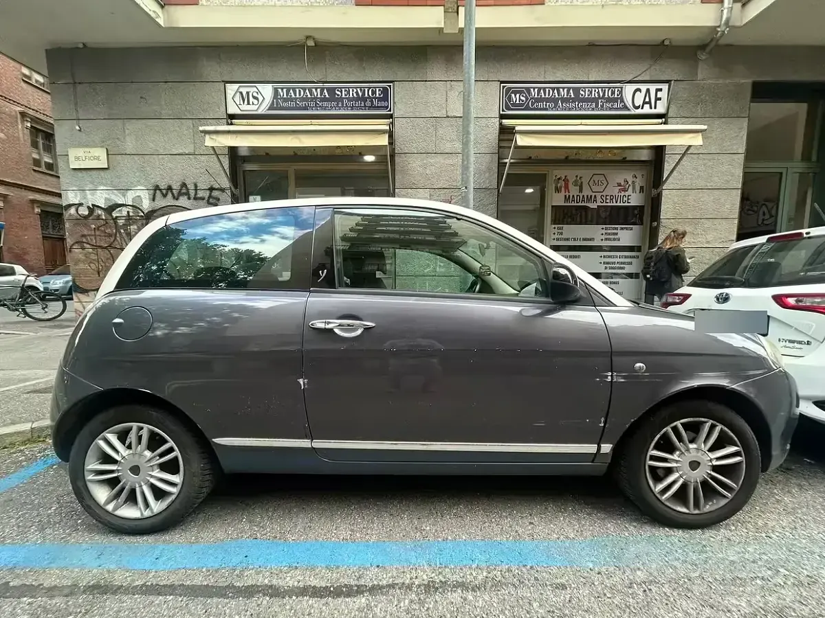 Gebraucht Lancia Ypsilon Platinum 69 PS (50 kW) 2011 Grau Kleinwagen
