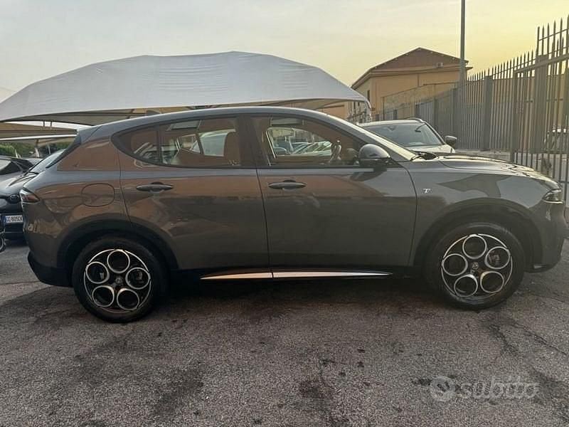 Second-hand Alfa Romeo Tonale 160 CP (117 kW) 2024 Gri SUV