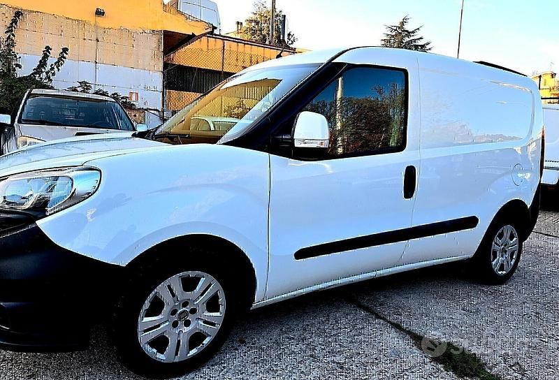 Usata Fiat Doblò 105 CV (77 kW) 2015 Bianco Monovolume