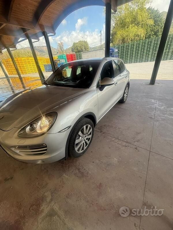 Usata Porsche Cayenne 240 CV (176 kW) 2011 Grigio SUV