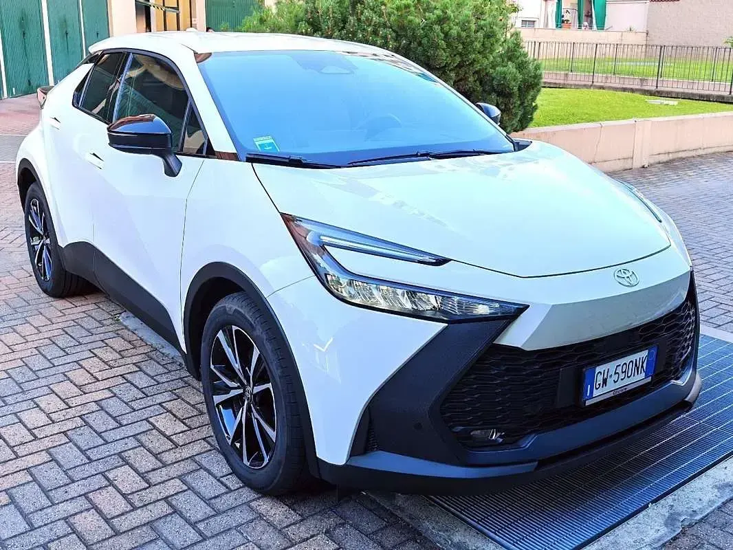 Usata Toyota C-HR Trend 152 CV (111 kW) 2025 Bianco SUV