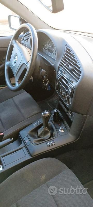 Usata BMW 318 115 CV (84 kW) 1995 Berlina