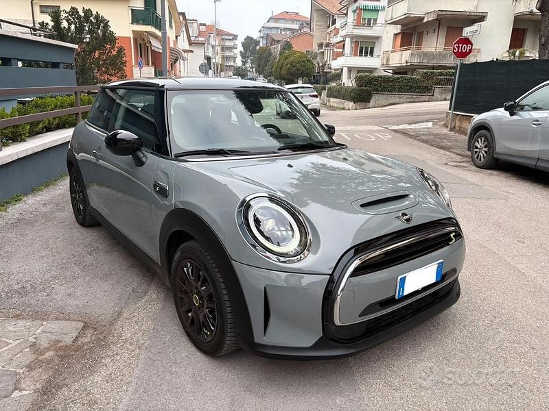 Usata Mini Cooper SE 135 kW (184 CV) 2022 Grigio Utilitaria