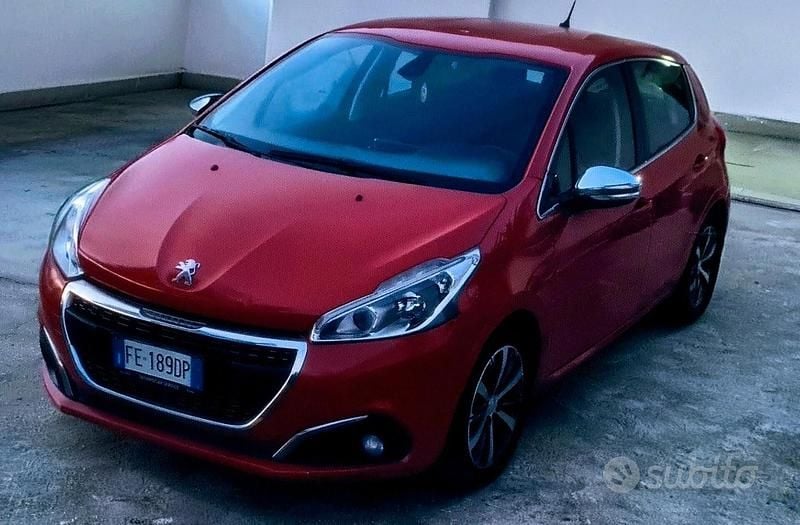 Usata Peugeot 208 Allure 75 CV (55 kW) 2016 Rosso Utilitaria