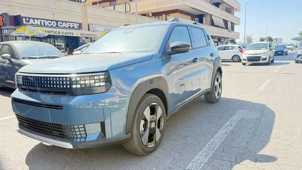 Nuova Fiat Grande Panda La Prima 100 CV (73 kW) 2026 Blu Utilitaria