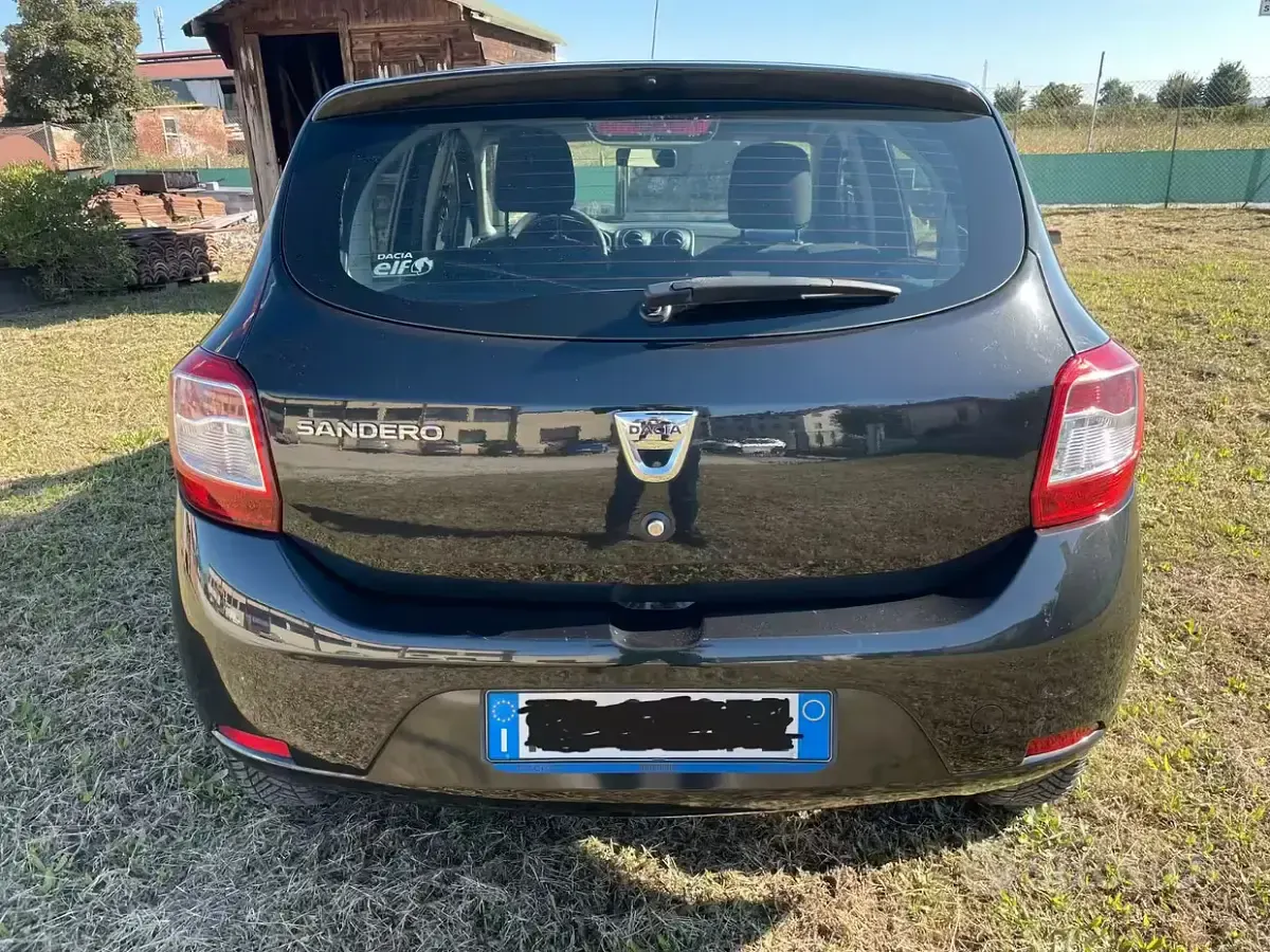 Usata Dacia Sandero Ambiance 90 CV (66 kW) 2016 Nero Berlina