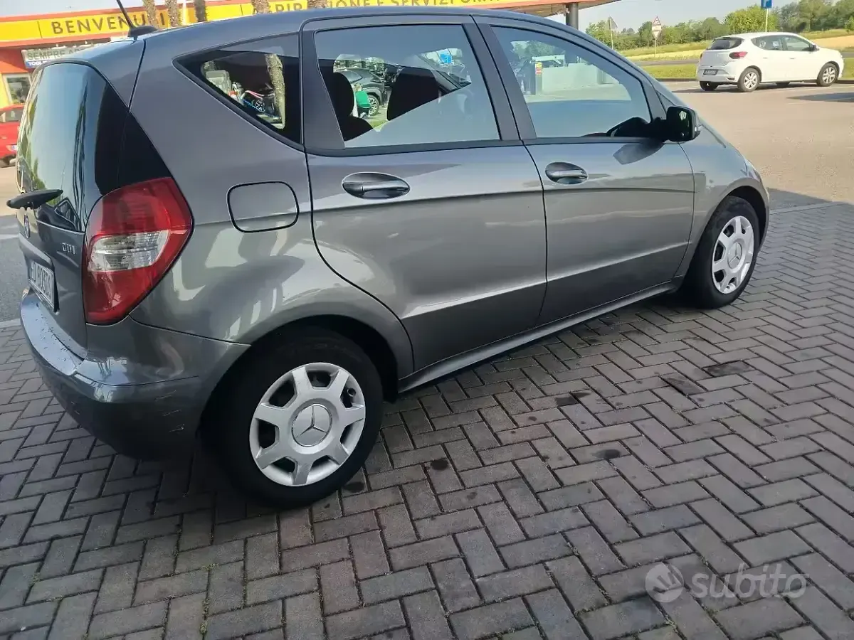 Usata Mercedes A160 82 CV (60 kW) 2010 Grigio Berlina