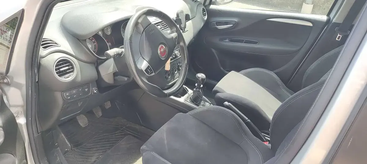 Usata Fiat Grande Punto 69 CV (50 kW) 2014 Grigio Utilitaria
