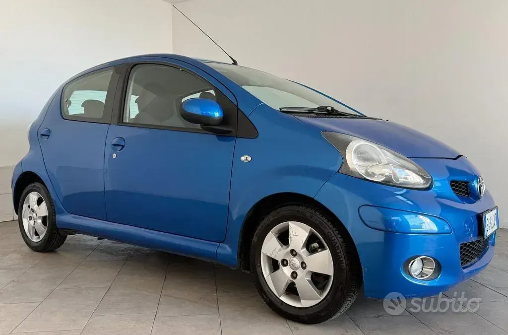 Usata Toyota Aygo 68 CV (50 kW) 2011 Blu Utilitaria