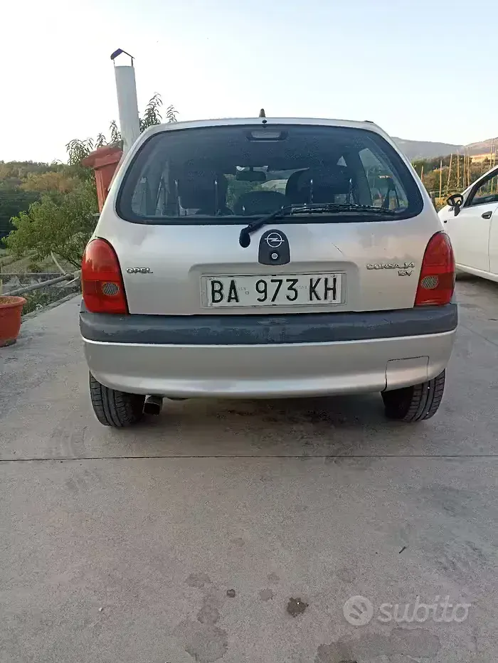 Usata Opel Corsa 90 CV (66 kW) 1999 Grigio Berlina