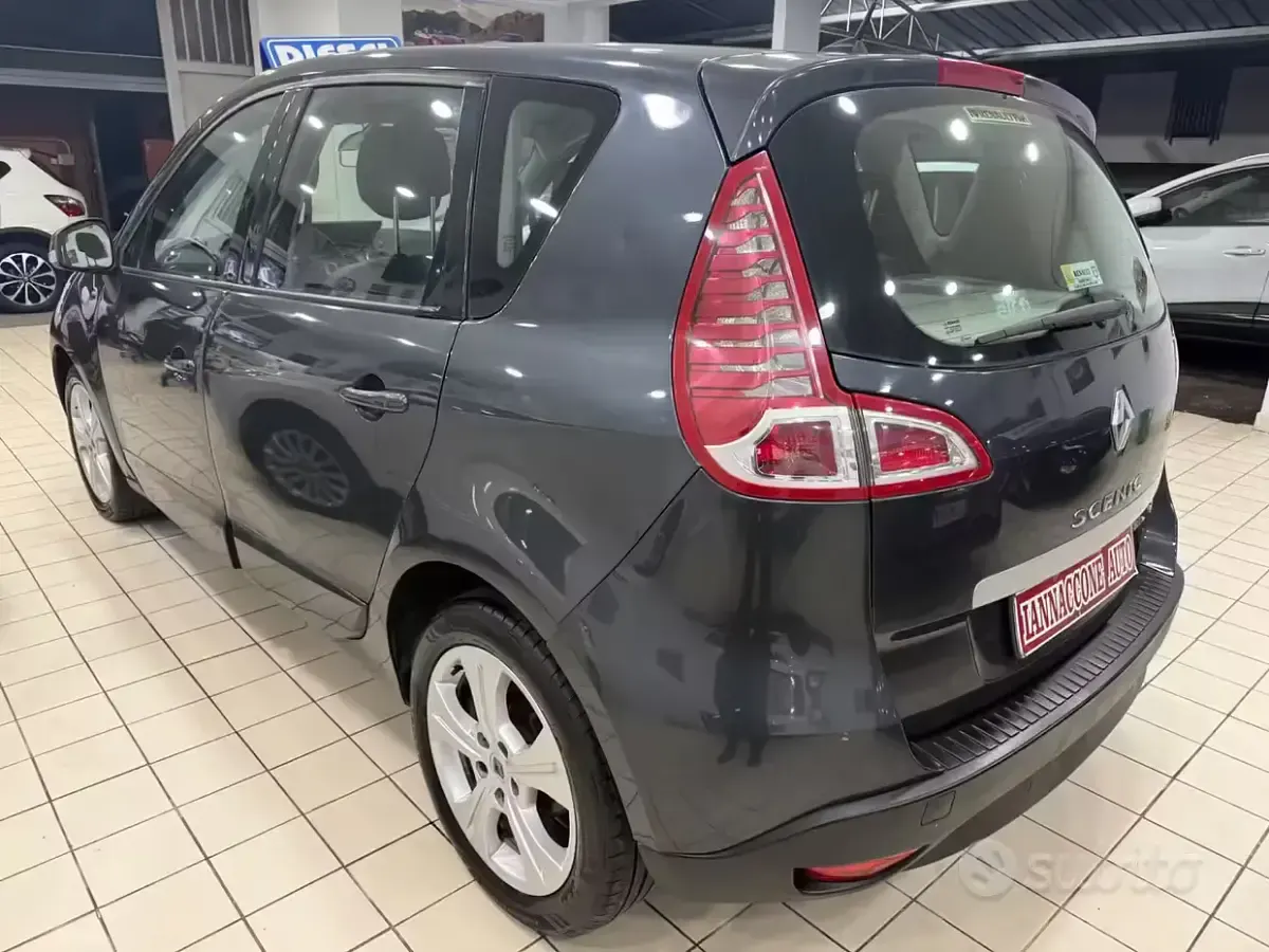 Usata Renault Scenic E-Tech 110 CV (80 kW) 2011 Grigio Monovolume