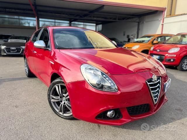 Usata Alfa Romeo Giulietta Exclusive 120 CV (88 kW) 2015 Rosso Utilitaria