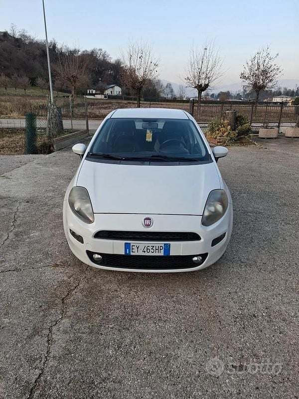 Usado Fiat Punto 75 CV (55 kW) 2015 Blanco Berlina