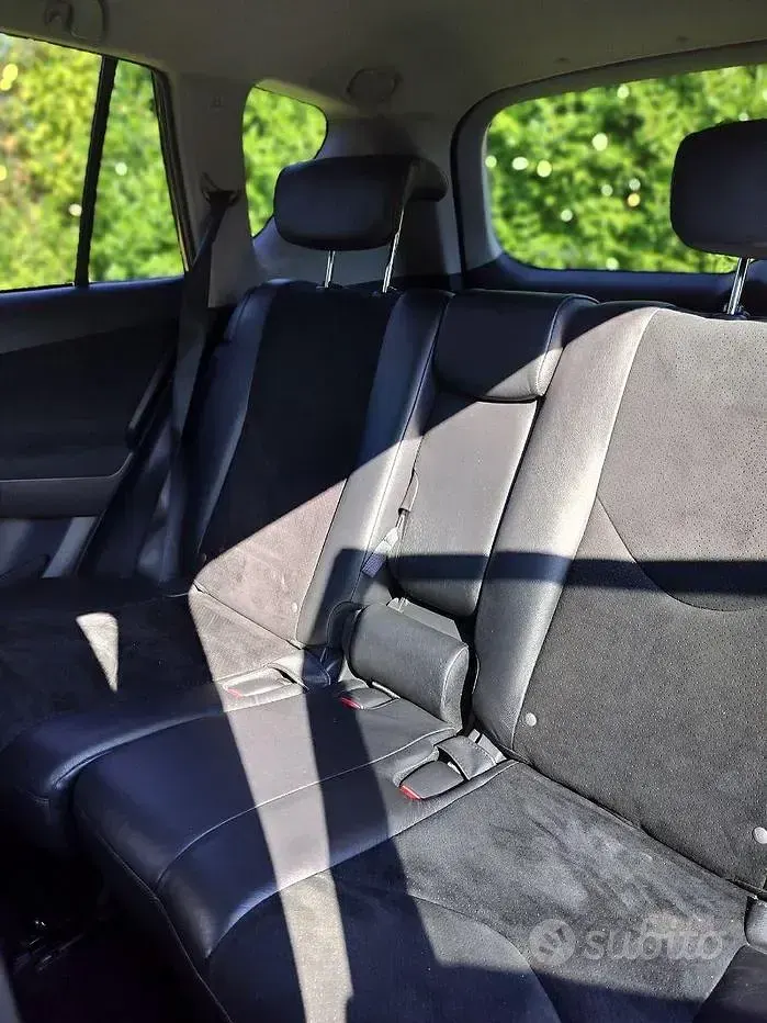 Usata Toyota RAV4 150 CV (110 kW) 2012 Grigio SUV