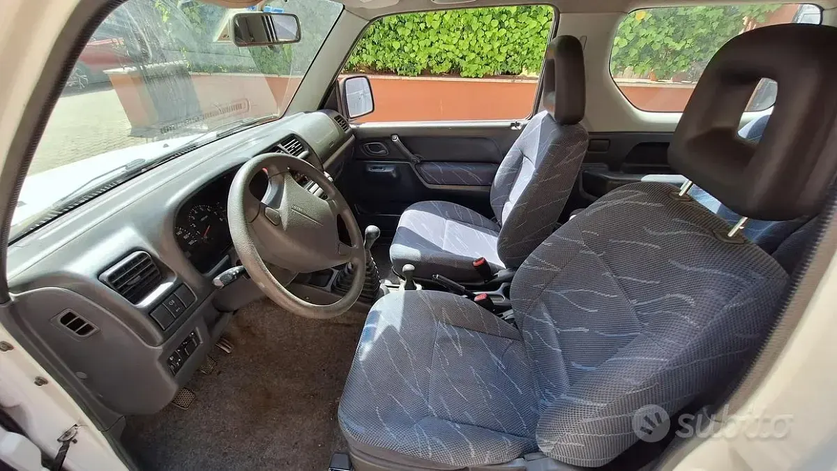 Usata Suzuki Jimny 80 CV (58 kW) 2002 Bianco SUV
