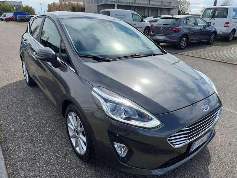 Usata Ford Fiesta 101 CV (74 kW) 2018 Grigio Utilitaria