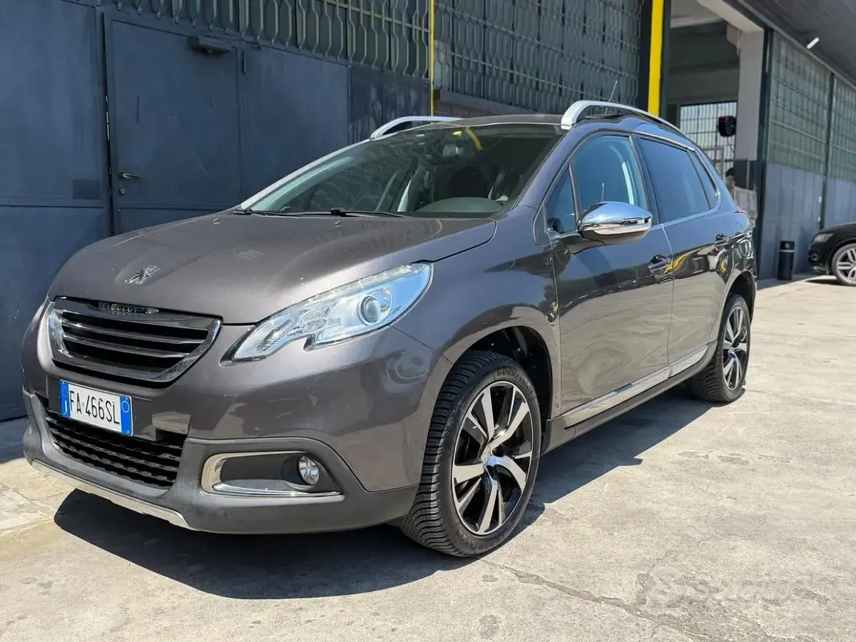Usata Peugeot 2008 Allure 120 CV (88 kW) 2015 Grigio SUV