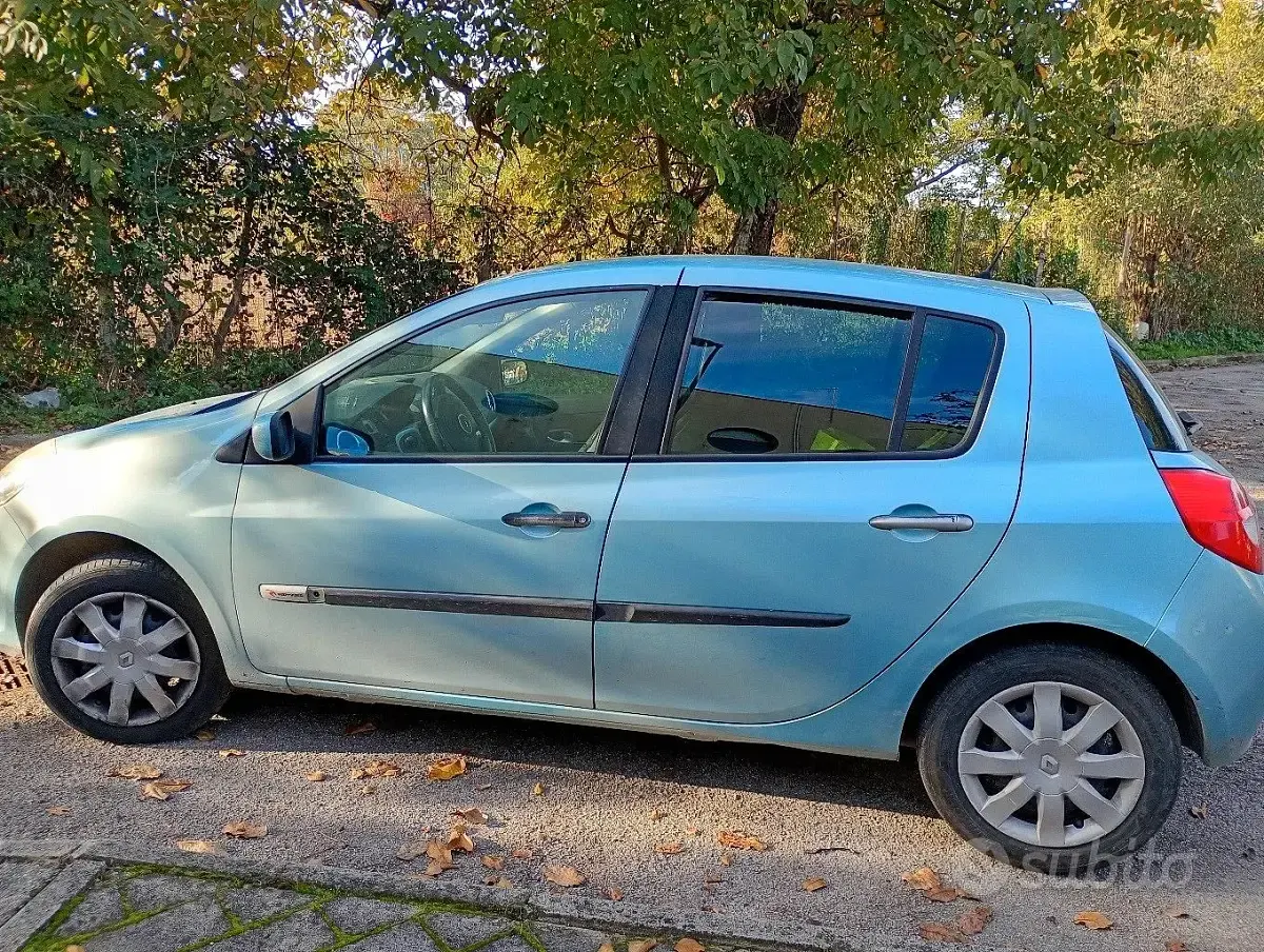 Usata Renault Clio 68 CV (50 kW) 2009 Blu Utilitaria