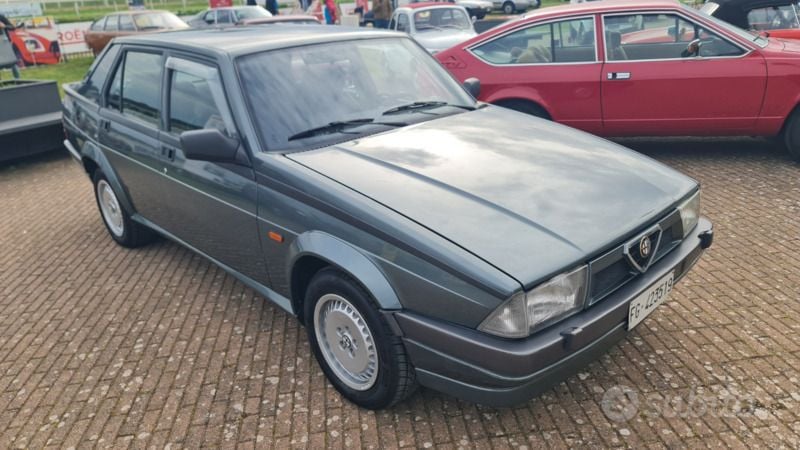 Usata Alfa Romeo 75 148 CV (108 kW) 1989 Verde Berlina