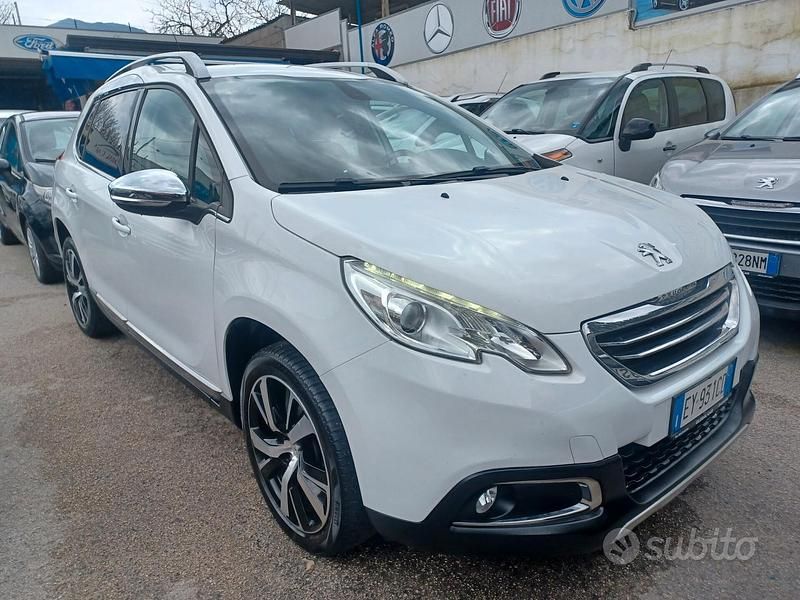 Usata Peugeot 2008 Allure 115 CV (84 kW) 2015 Bianco SUV