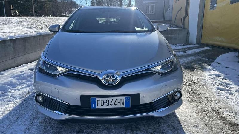 Usata Toyota Auris Hybrid Lounge 99 CV (72 kW) 2017 Berlina