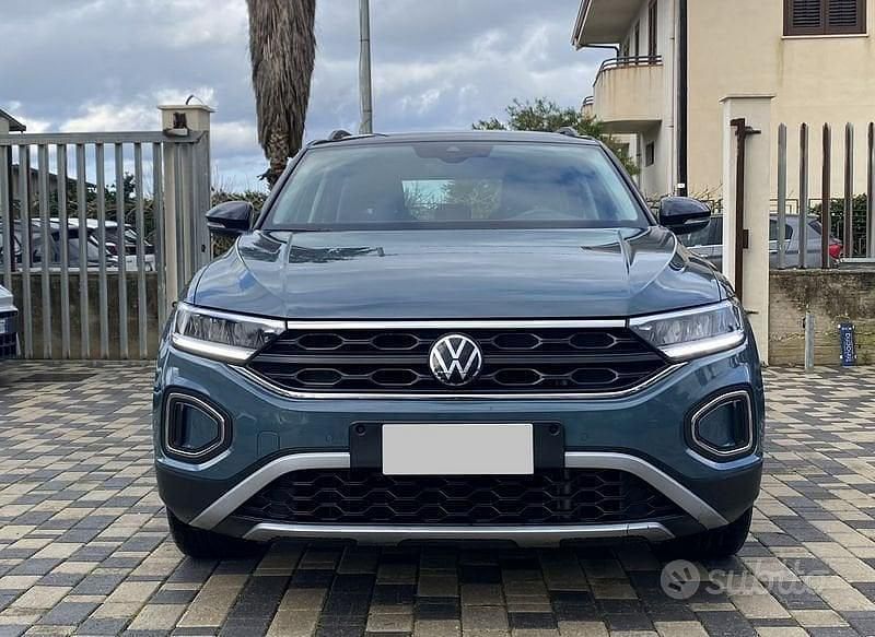 Usata VW T-Roc Life 116 CV (85 kW) 2023 Nero SUV