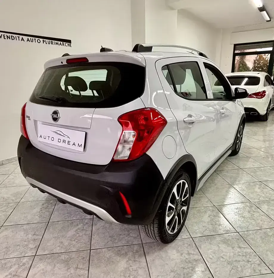 Usata Opel Karl Rocks 73 CV (53 kW) 2018 Bianco Utilitaria