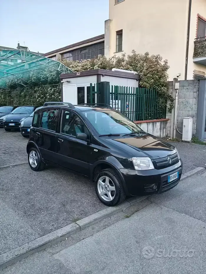 Usado Fiat Panda 4x4 60 CV (44 kW) 2009 Negro Utilitario