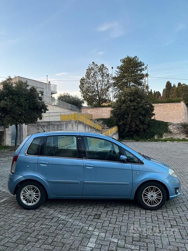 Usata Lancia Musa 90 CV (66 kW) 2008 Blu Monovolume