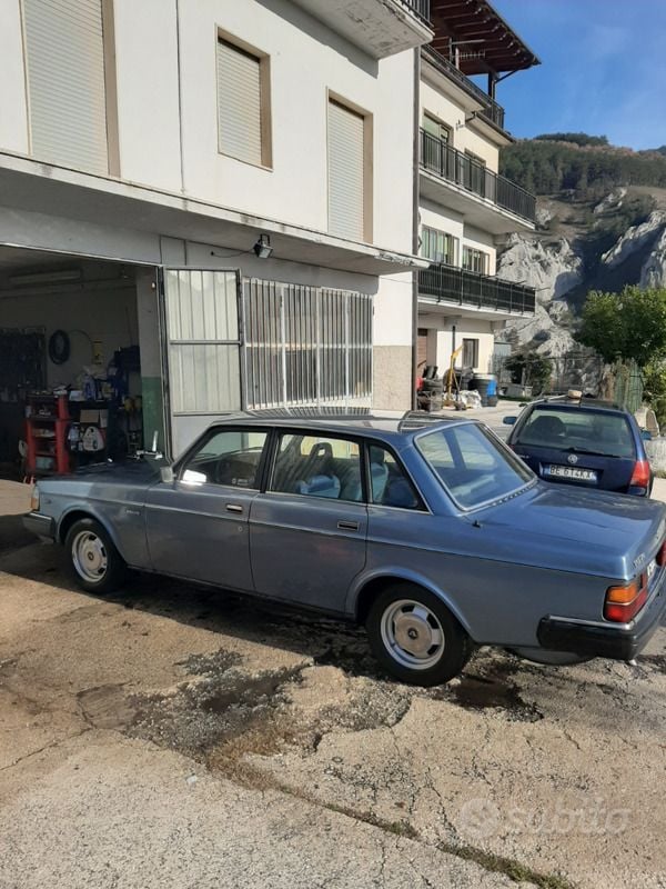Blu Usata 1983 Volvo 240 Tre volumi | 4650 € - Immagine 1/4
