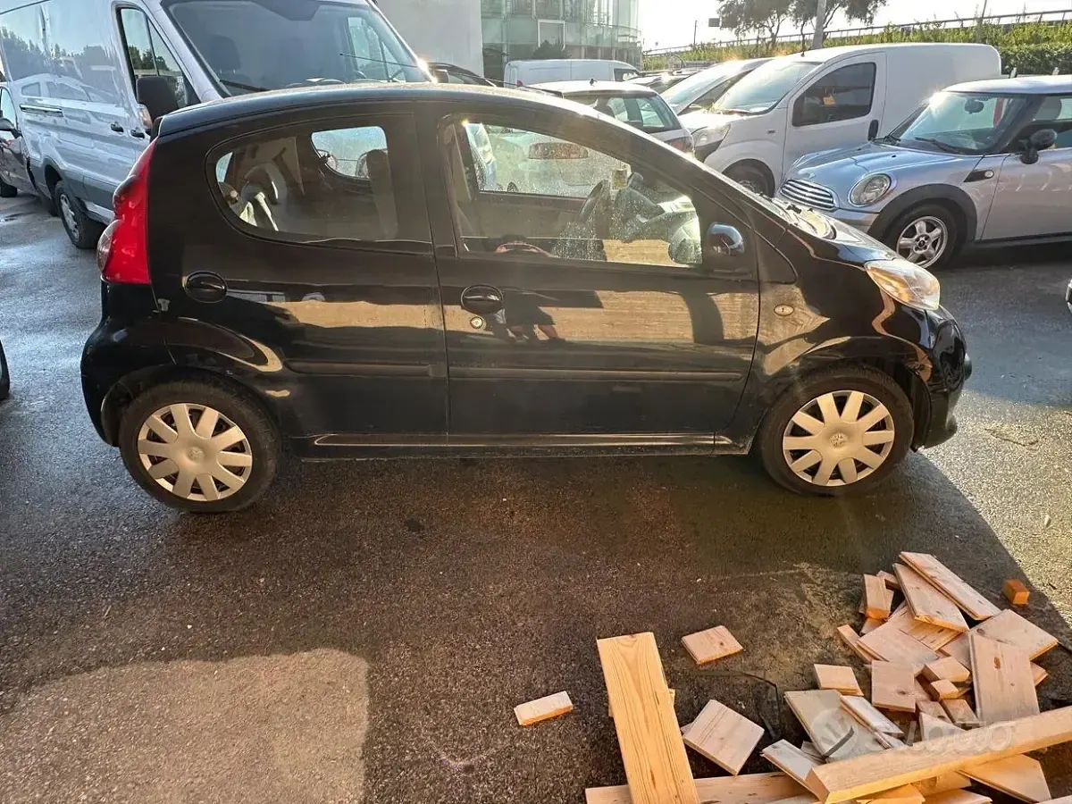 Usata Peugeot 107 54 CV (39 kW) 2008 Nero Utilitaria