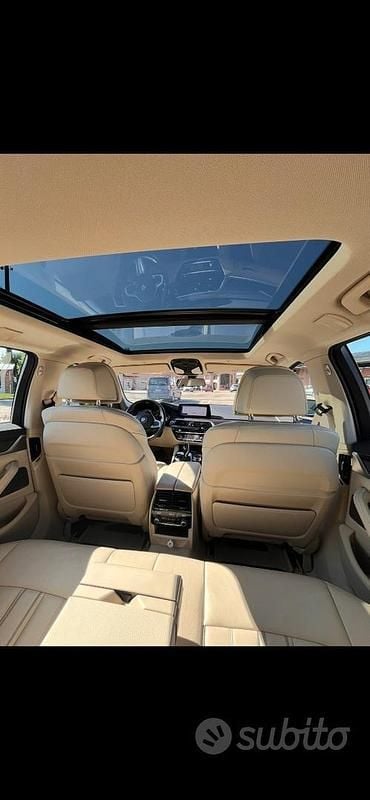 Usata BMW 530 Luxury Line 252 CV (185 kW) 2019 Nero Station wagon