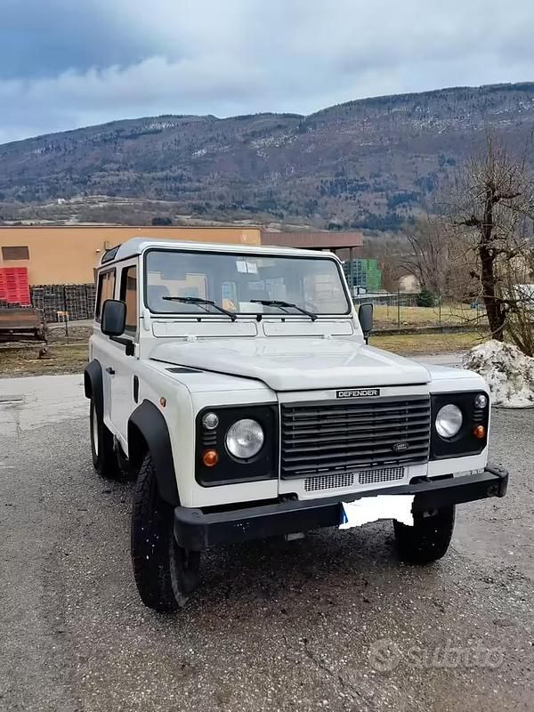 Usado Land Rover Defender 122 HP (89 kW) 2002 Branco Carrinha