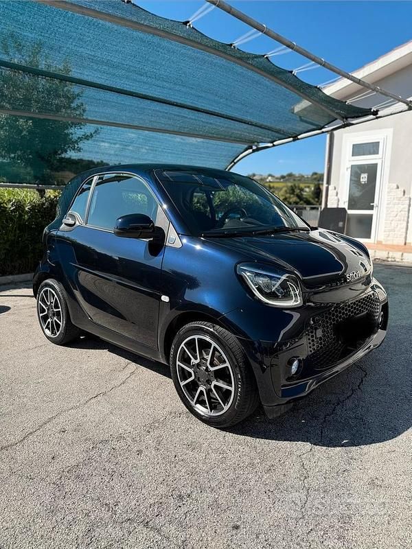 Usata Smart ForTwo Coupé 22 kW (30 CV) 2021 Blu Utilitaria