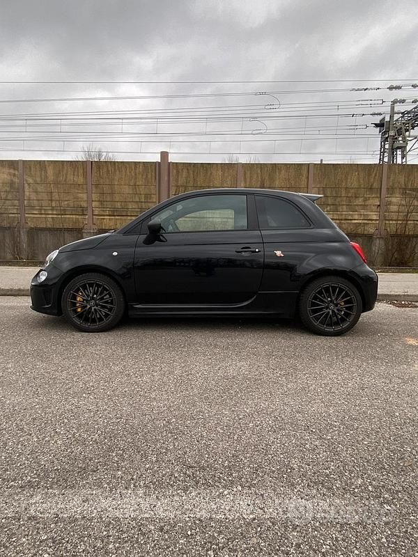 Usata Abarth 695 Competizione 180 CV (132 kW) 2024 Nero Utilitaria